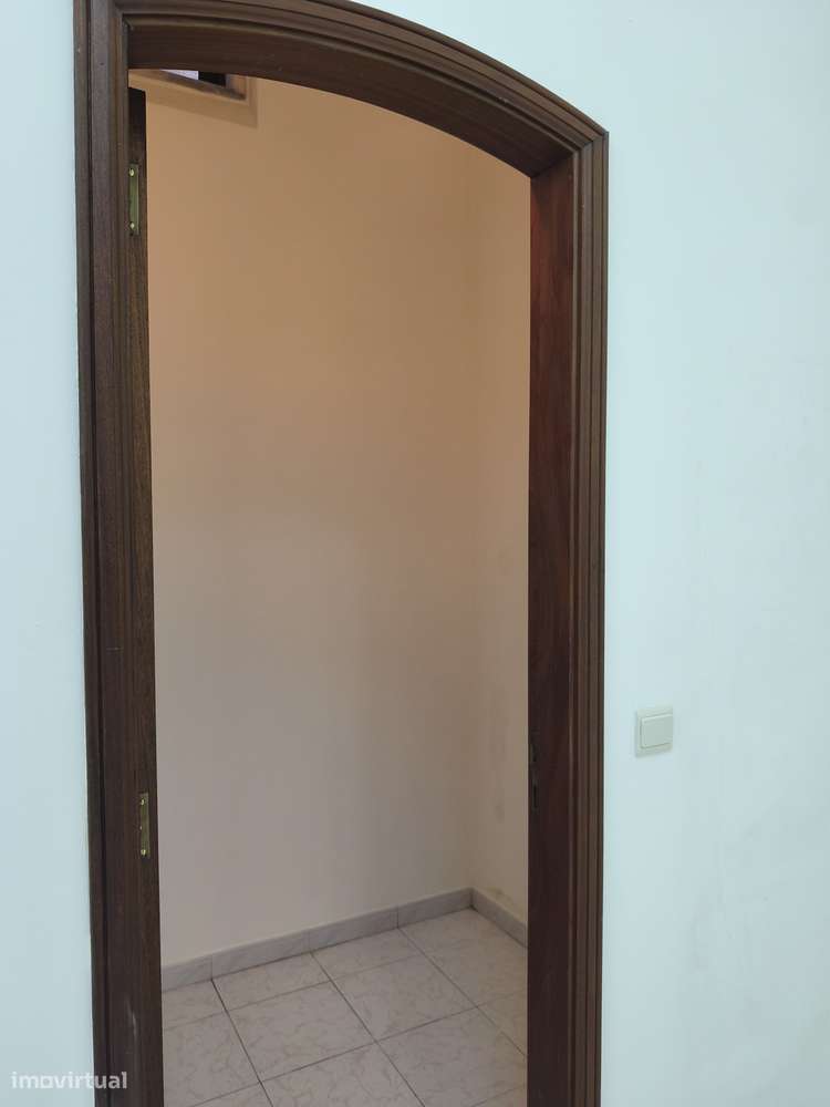 Loja no Casal do Cotão, Bem Conservada, Saída de fumos, 2 WCs, Montra.-7