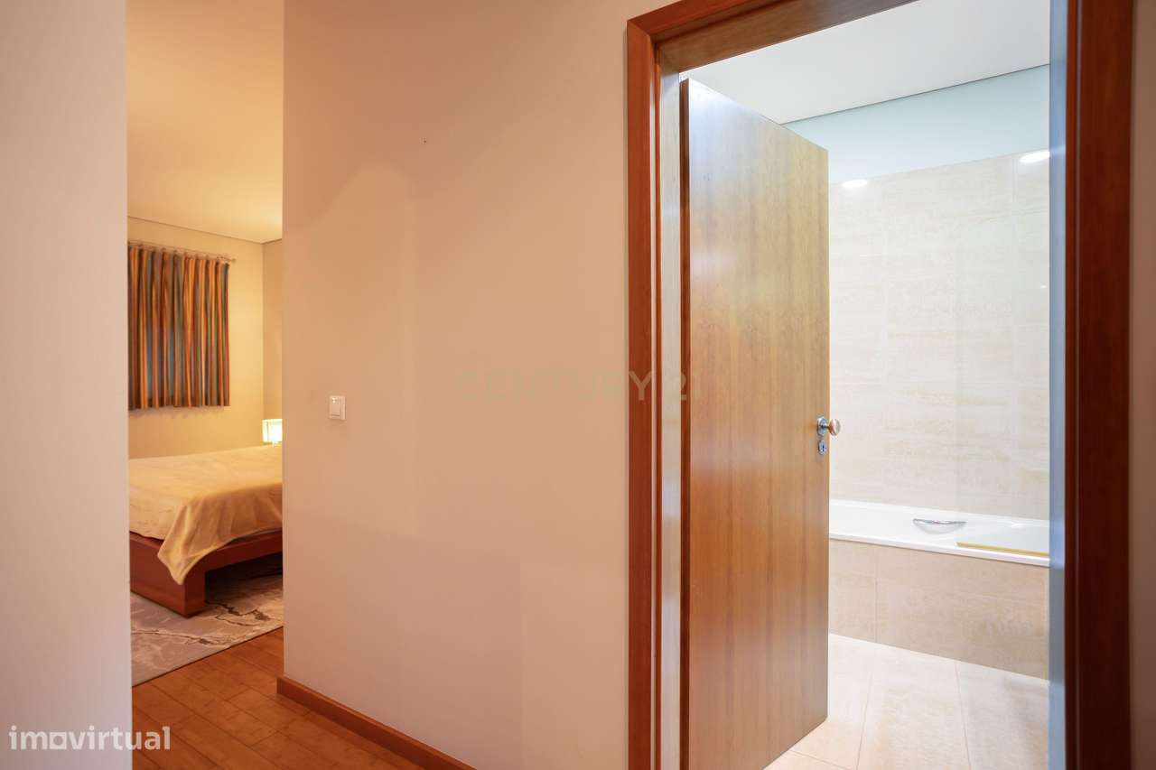 Um Apartamento com Alma de Moradia ; T3+1 + Terraço de 143 m²-30