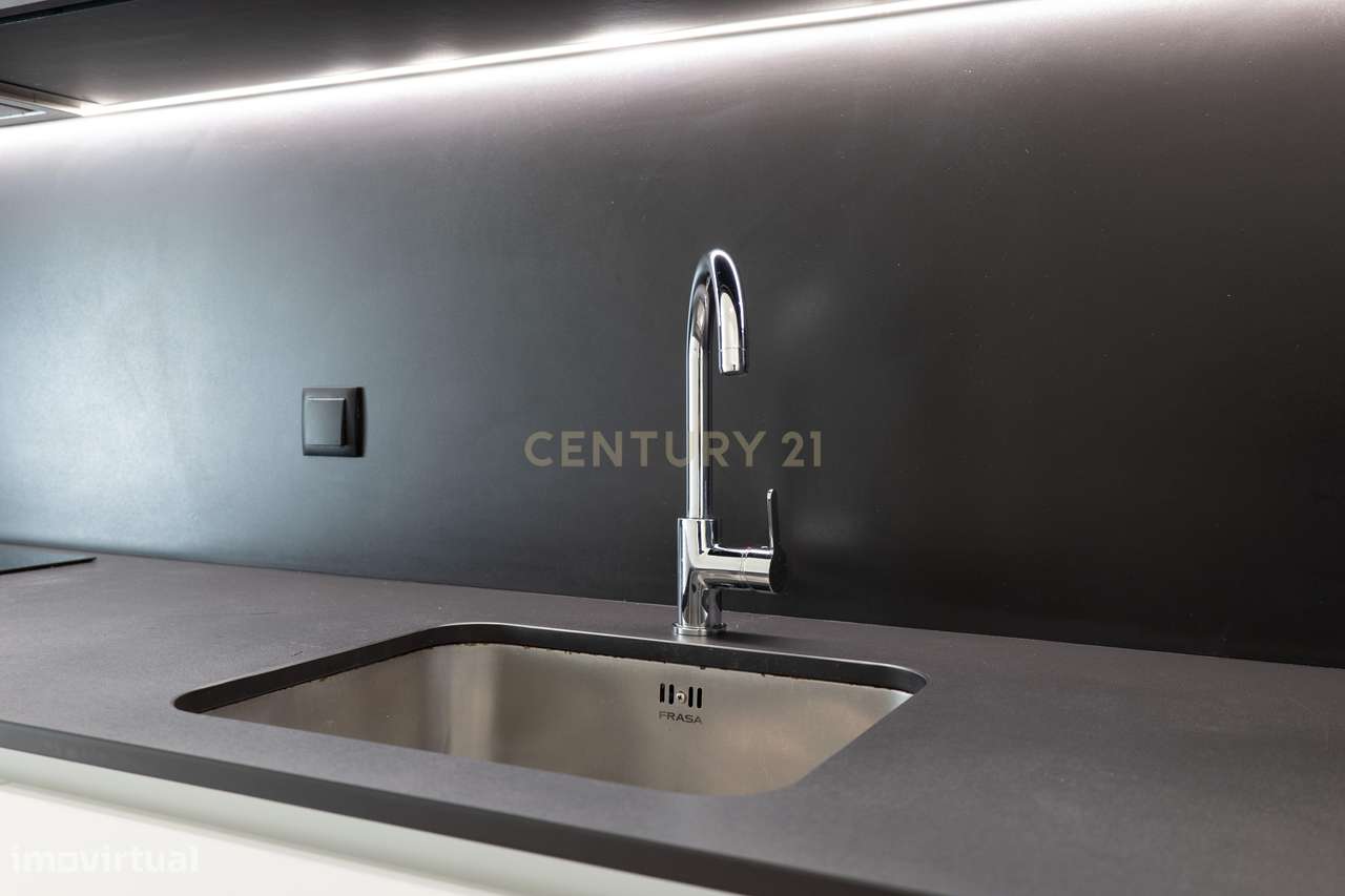 Apartamento T2 praticamente novo , nas Antas, Porto-32