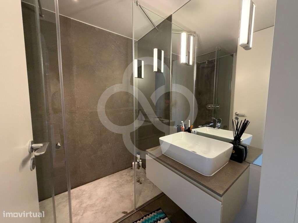 Apartamento T2 no icónico e impressionante edifício Nau em Lisboa-12