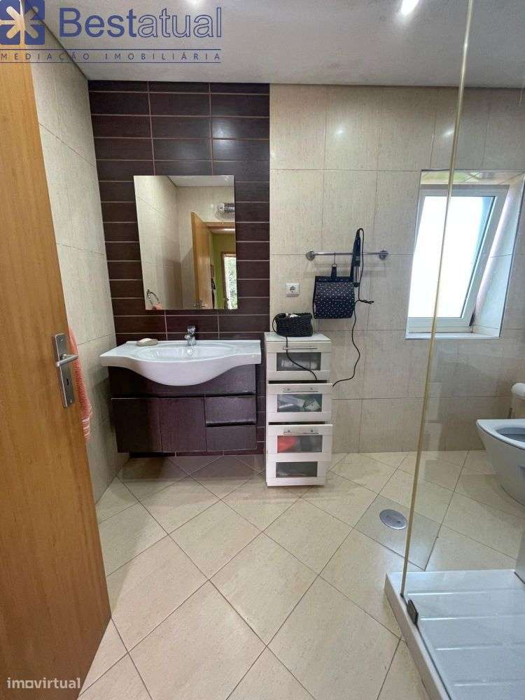 Moradia T4 Isolada - 5 min. Centro Sto. Tirso-49