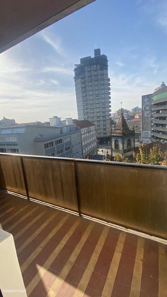 Escritório de 447m², com privilegiada vista, no Centro do Porto-2