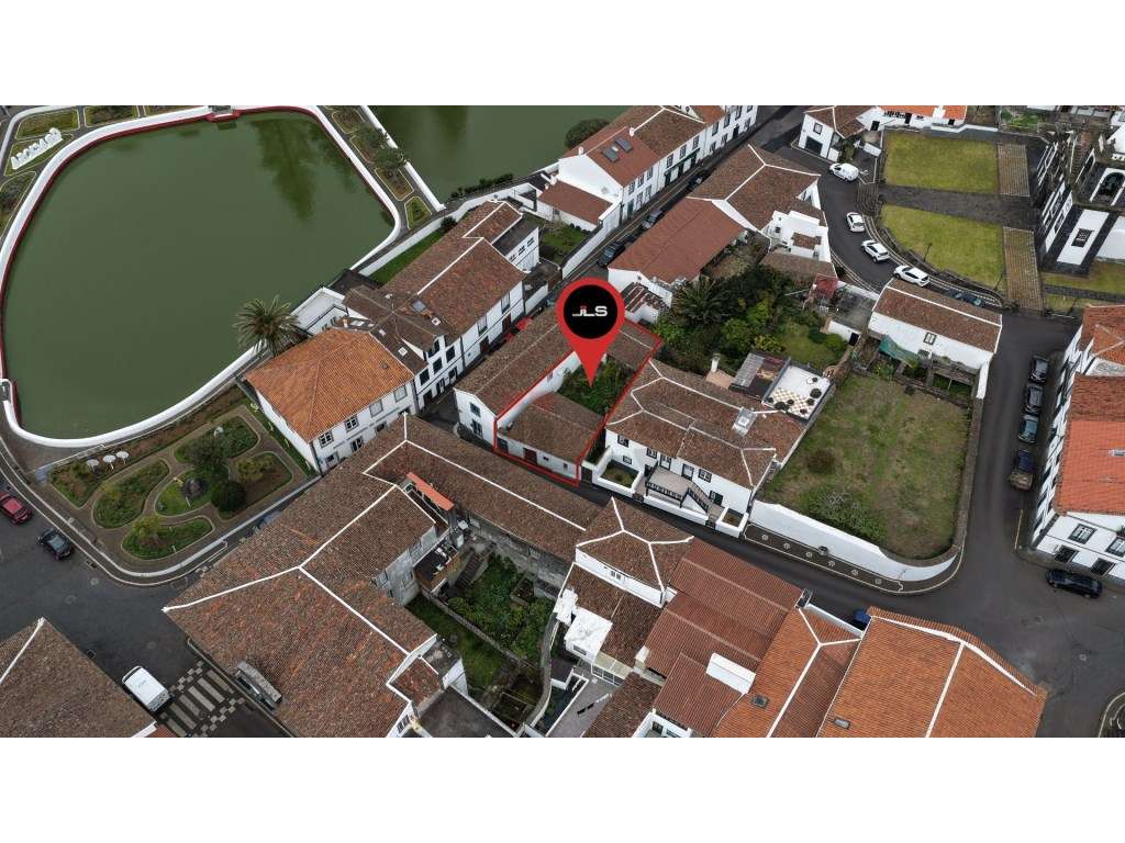 Oportunidade Única: Moradia para Remodelar no Coração de Santa Cruz... - Grande imagem: 4/16