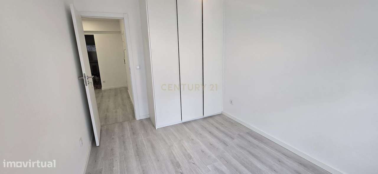 T3 em Almada com logradouro/ Excelente Localização-10