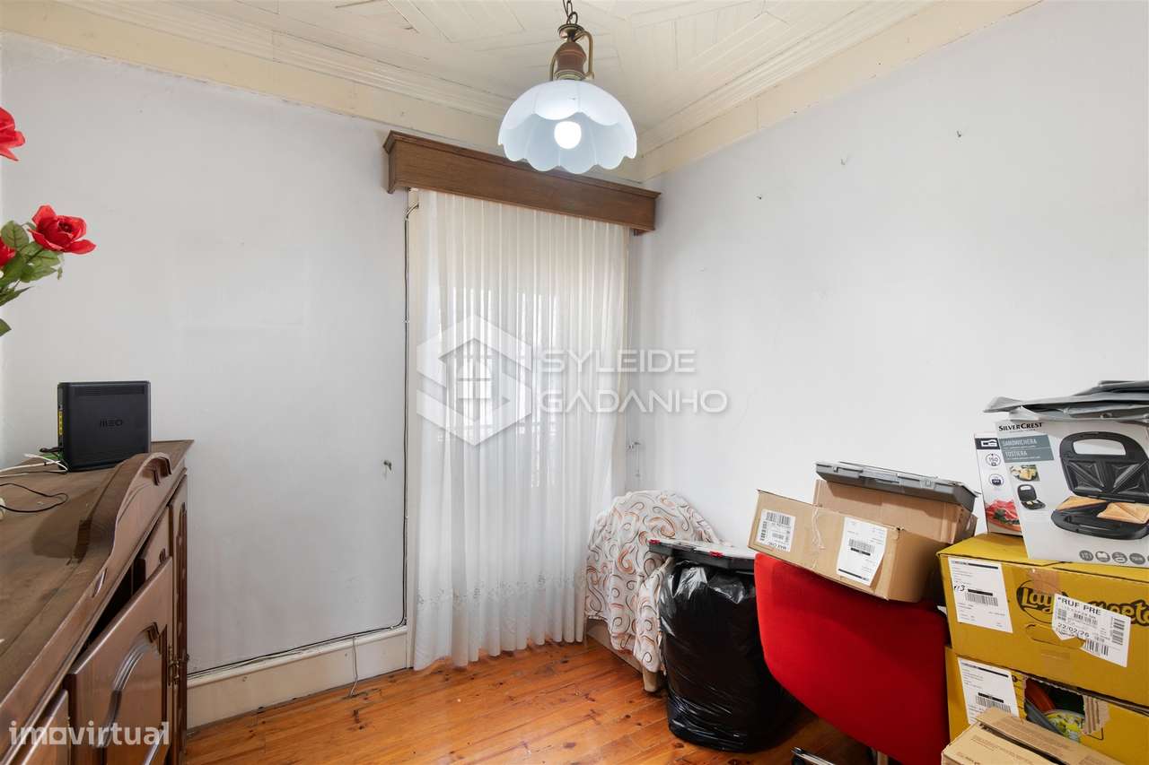 Prédio para venda centro de Caria com comércio no rés-do-chão e ampla-38