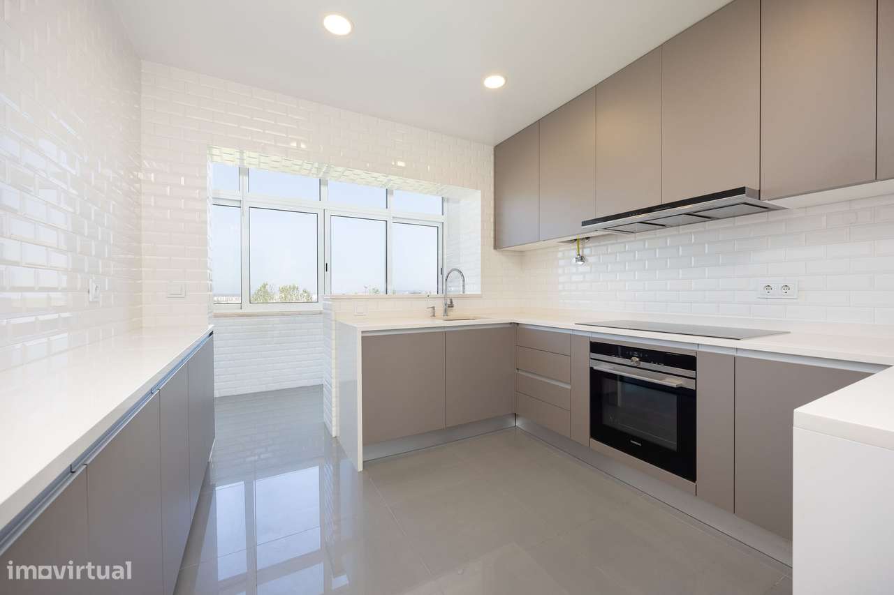 Apartamento T5 | Último Piso | Capuchos, Leiria-12