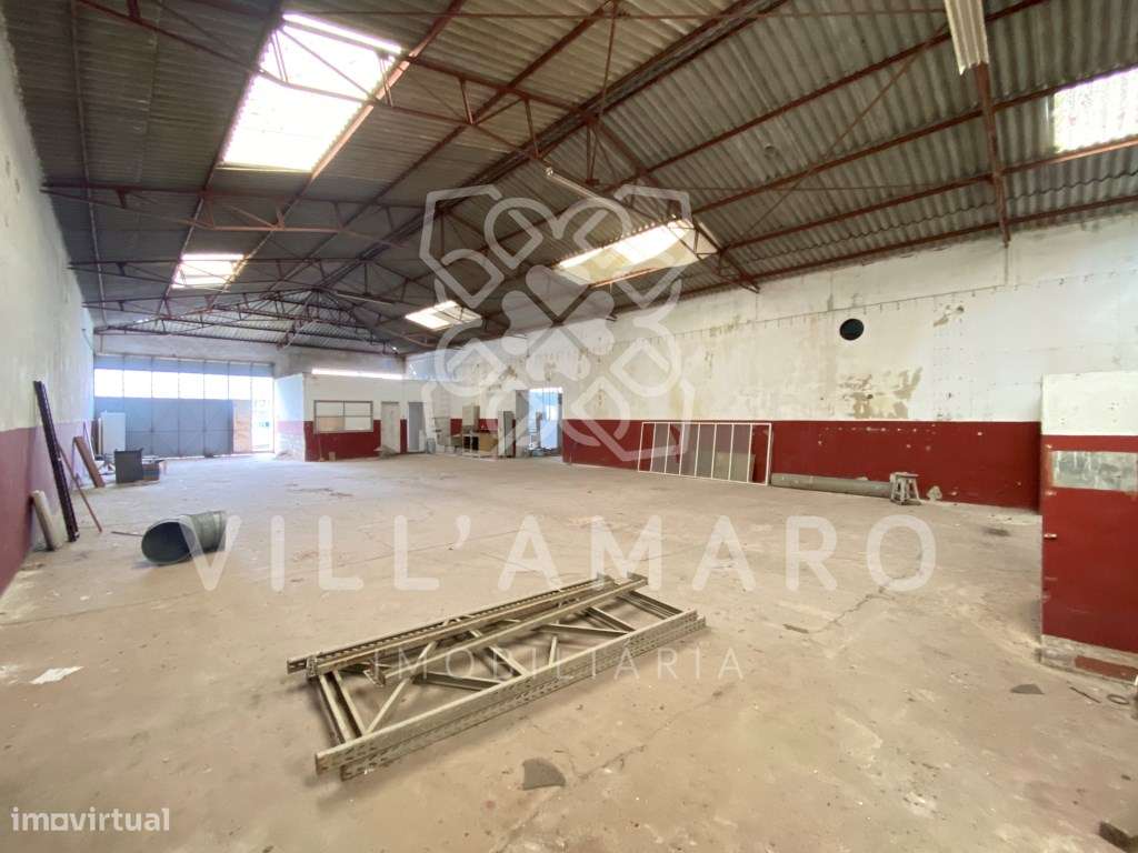 Dois Armazéns - Dois Imóveis - Possível construção ou reconstrução ... - Grande imagem: 4/13