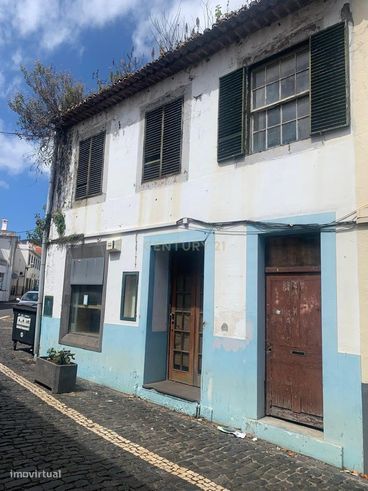 Prédio no centro de Machico - Potencial de Investimento-0