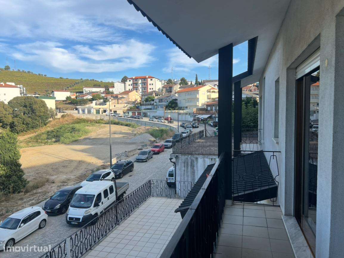 Excelente moradia T4 com 2 lojas arrendadas + Garagem-20
