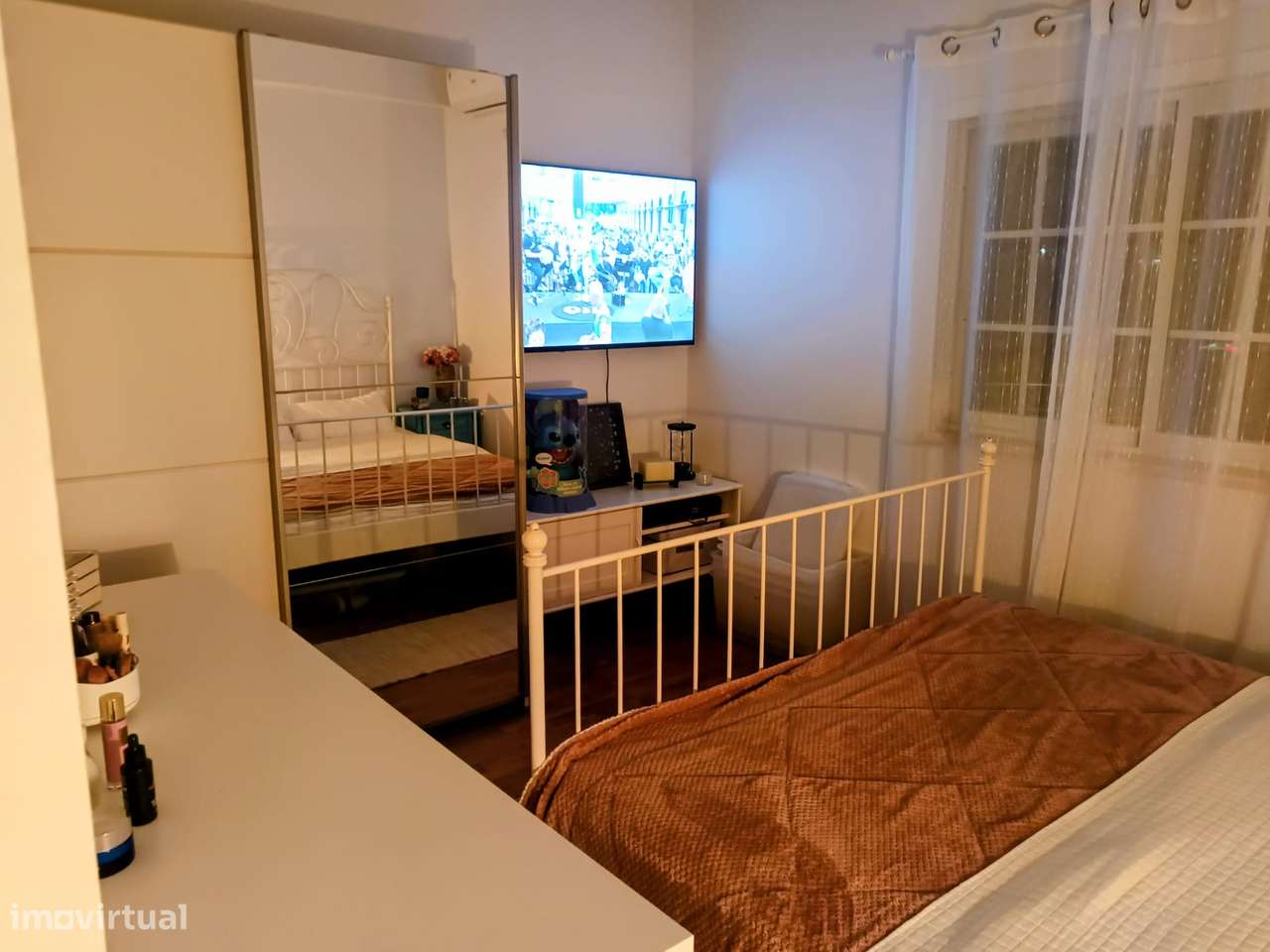 Quarto de solteira com despesas incluídas e boa localização - Grande imagem: 2/3