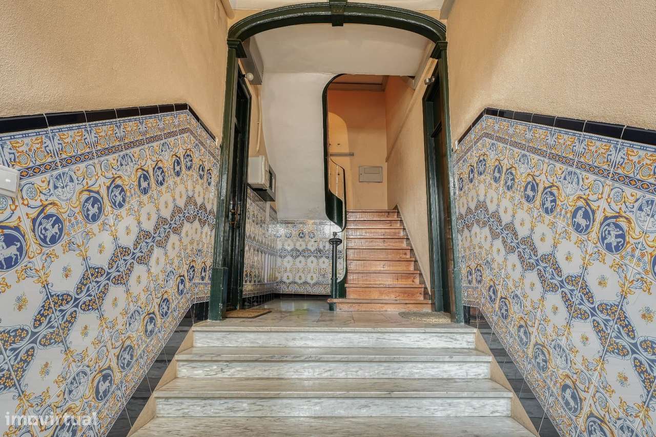 Apartamento T2 Renovado no Último Andar em Alcântara-16