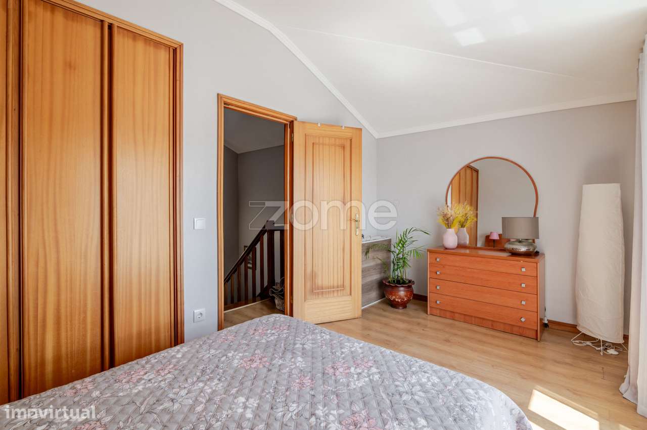 Duplex T3 com Terraço e Vista Mar em Gaia-30