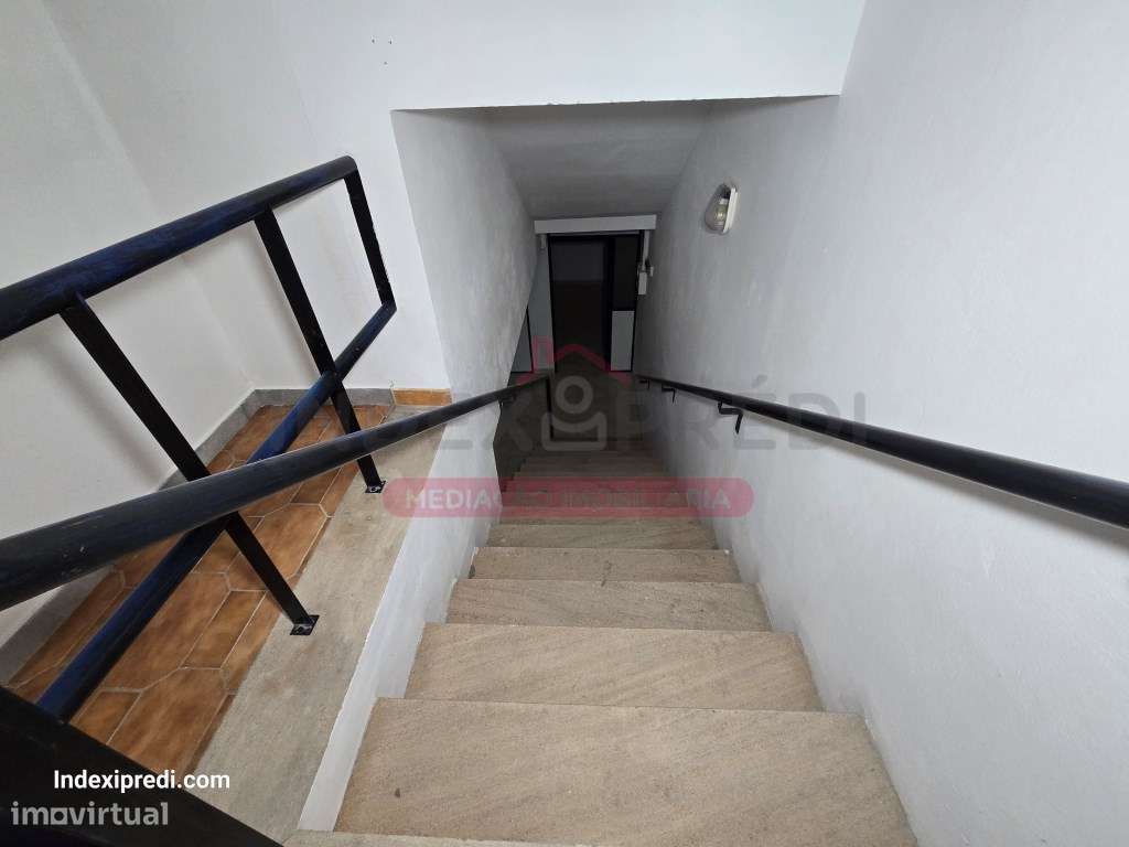 Investidores - Excelente loja com muita luz natural. - Arrendado-23