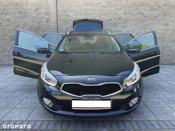 Kia Ceed 1.6 CRDi 128 ISG SW Platinum Edition - 4