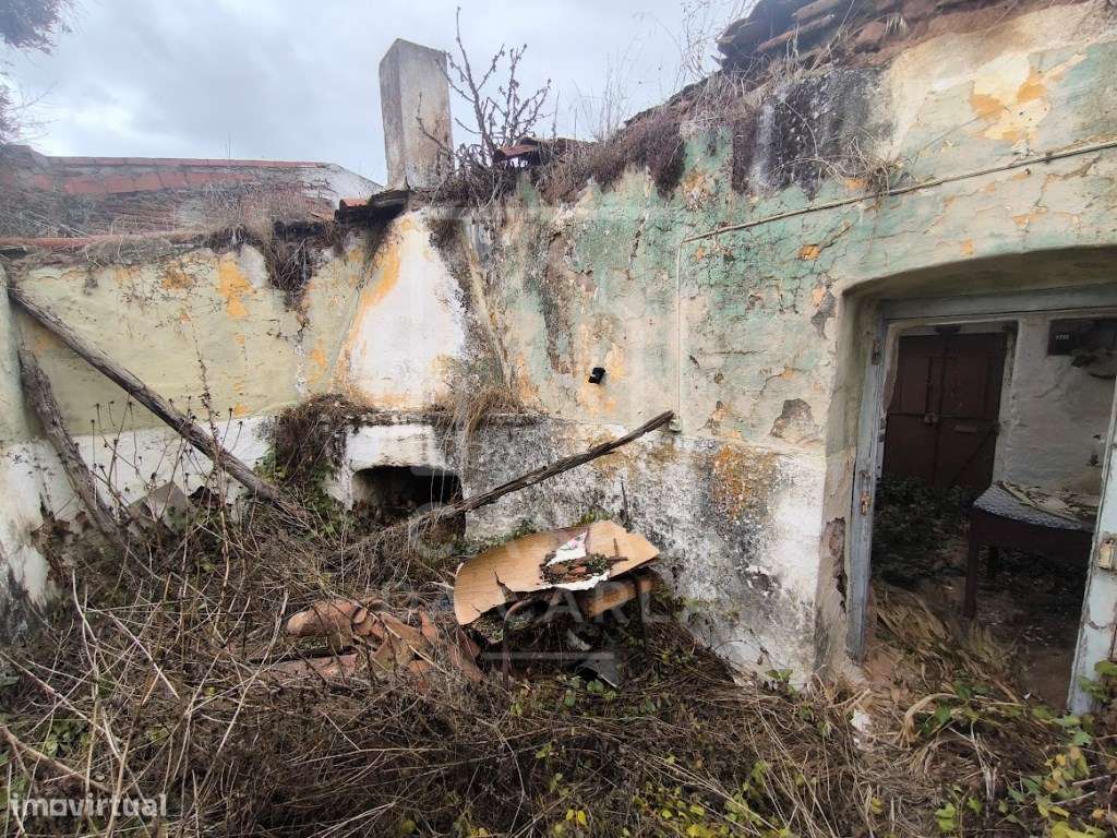 Moradia para recuperar em Faro do Alentejo-19