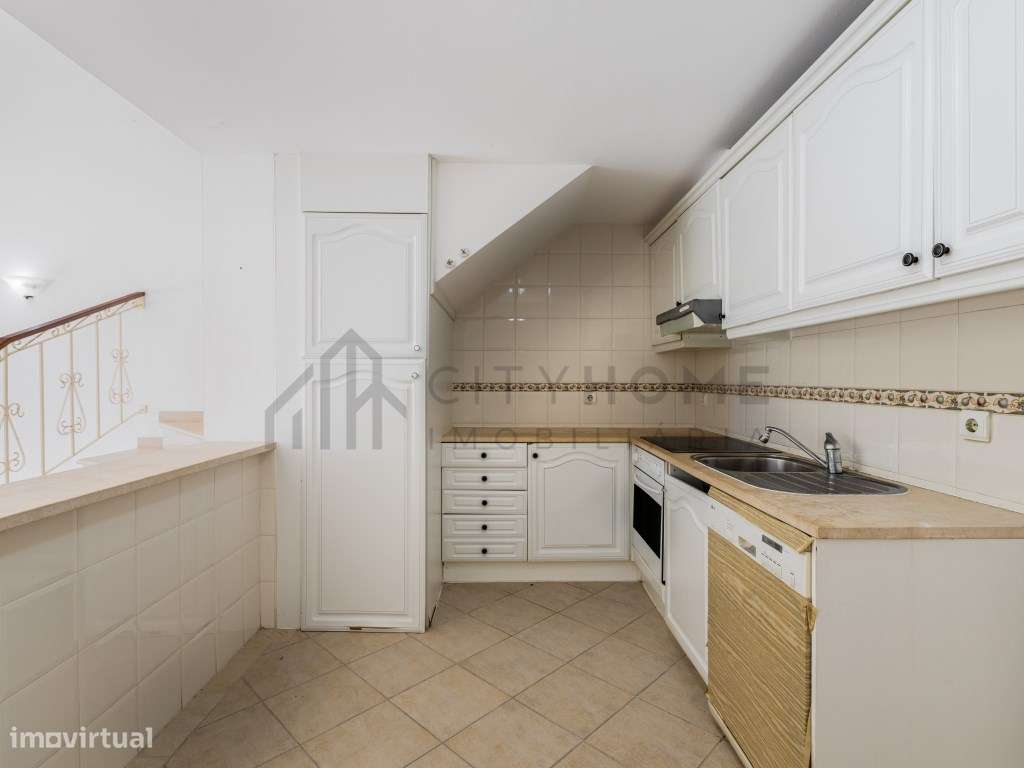 Moradia Duplex tipo T2 com Jardim e Piscina em Condomínio Privado-8