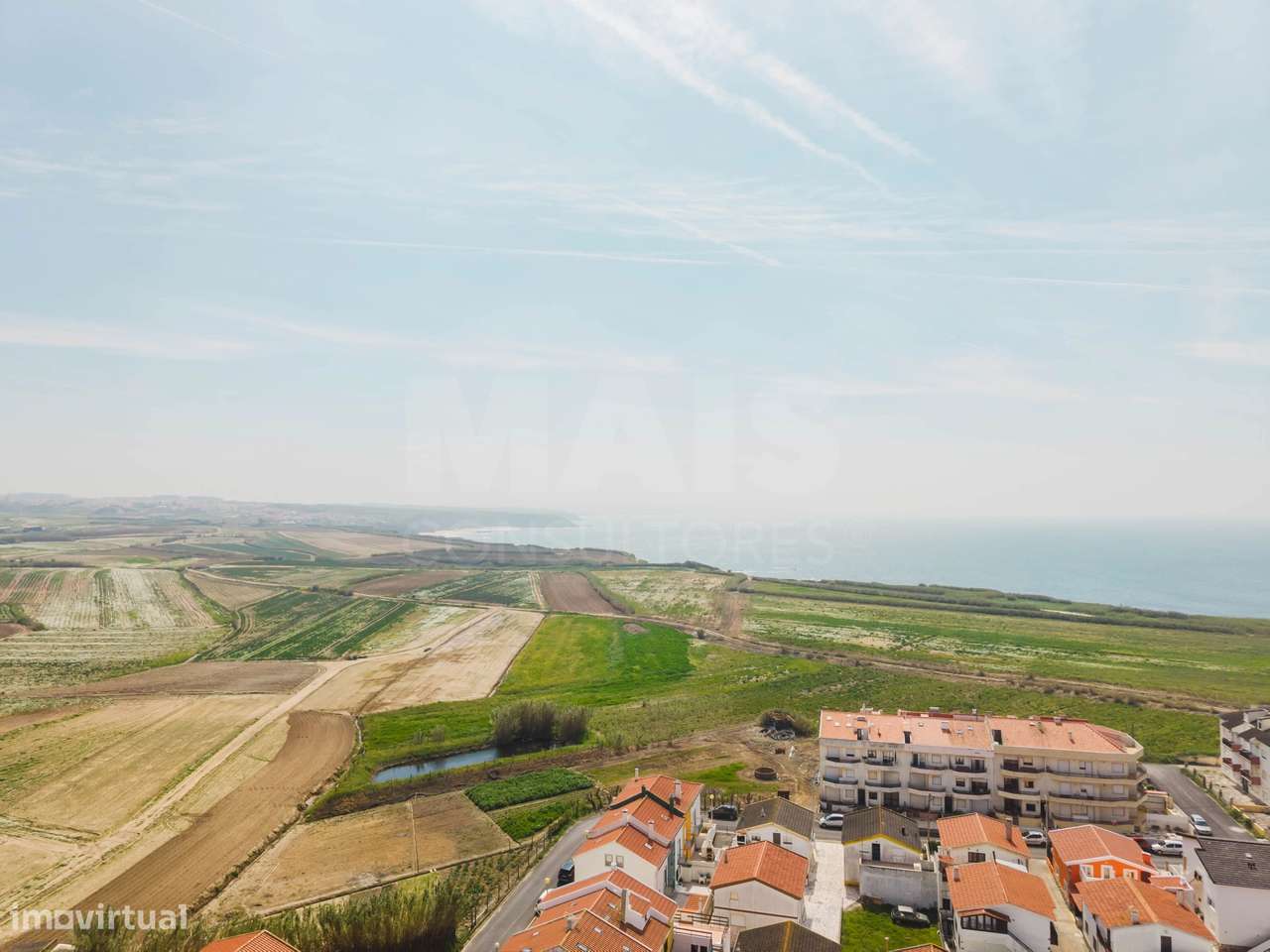 Moradia Geminada T2+2 com Terraço, Garagem Box e Churrasqueira pert... - Grande imagem: 4/49