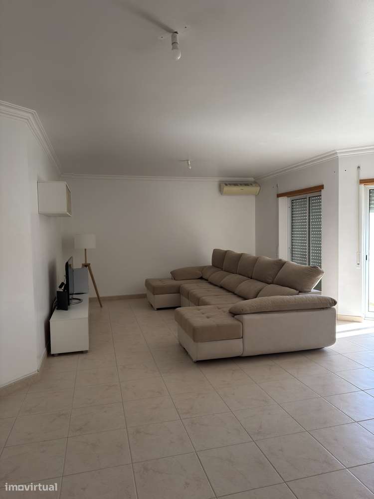 Apartamento T3 com Cozinha Equipada, AC e Garagem no Carregado - Grande imagem: 5/35