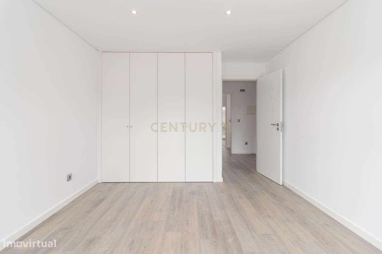 Moradia T4+1 - Nova - Foros de Amora - Grande imagem: 3/60