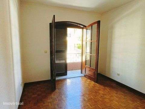 T2 Andar Moradia, com salão. 2 pisos. 5 minutos do metro - Grande imagem: 4/12