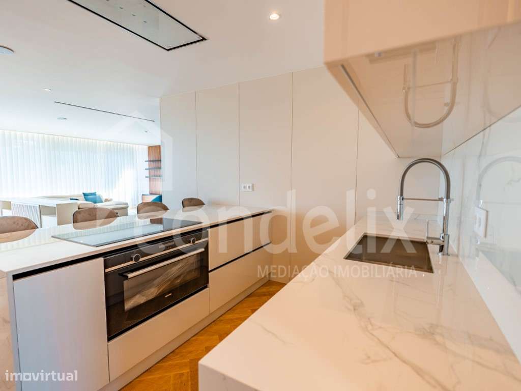 Moradia T5+1 nova com piscina em condomínio fechado de luxo no Estoril-18