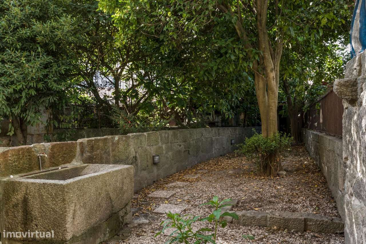 Apartamento T1 com jardim privado, na Rua Bonjardim-14