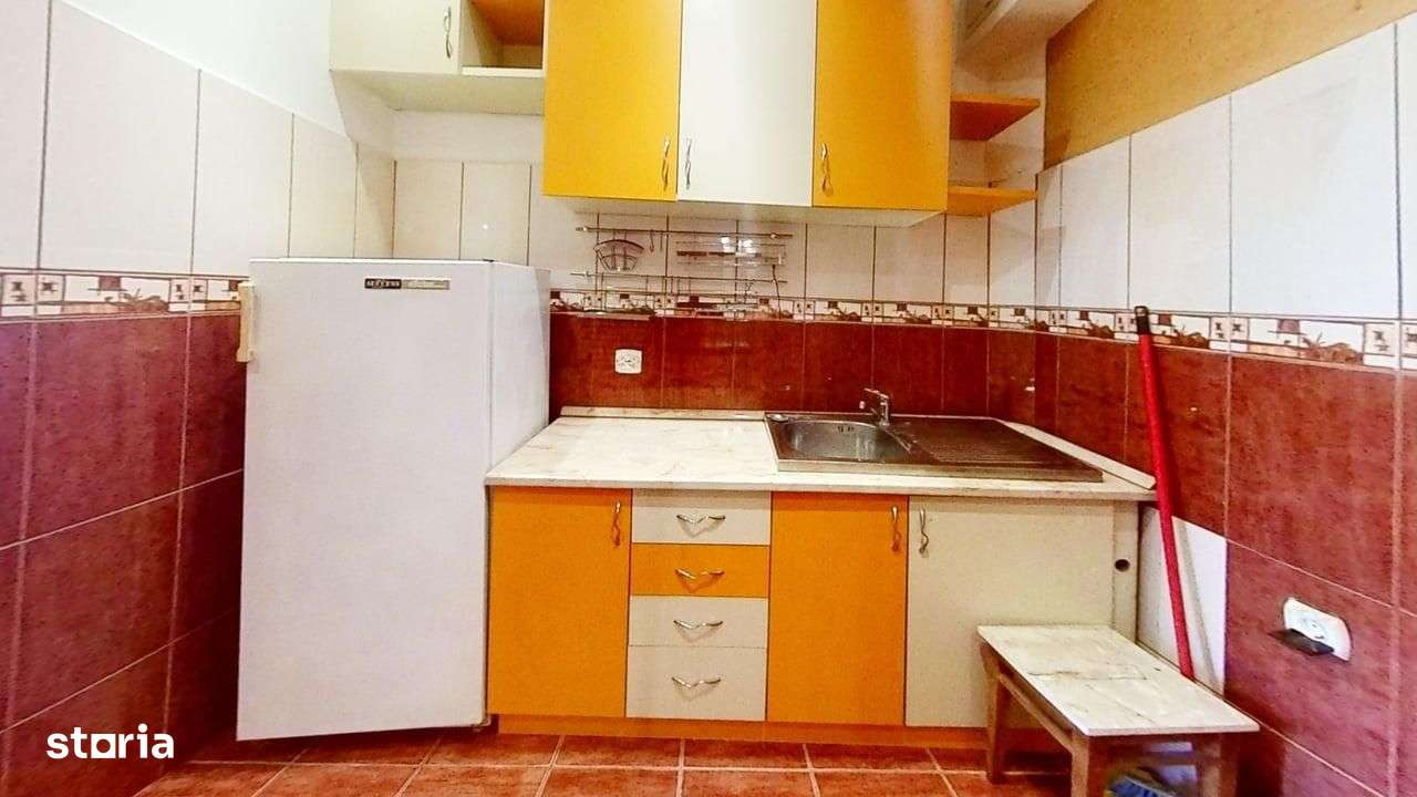 Garsoniera Tractorul renovata langa piata - Imagine principală: 3/5