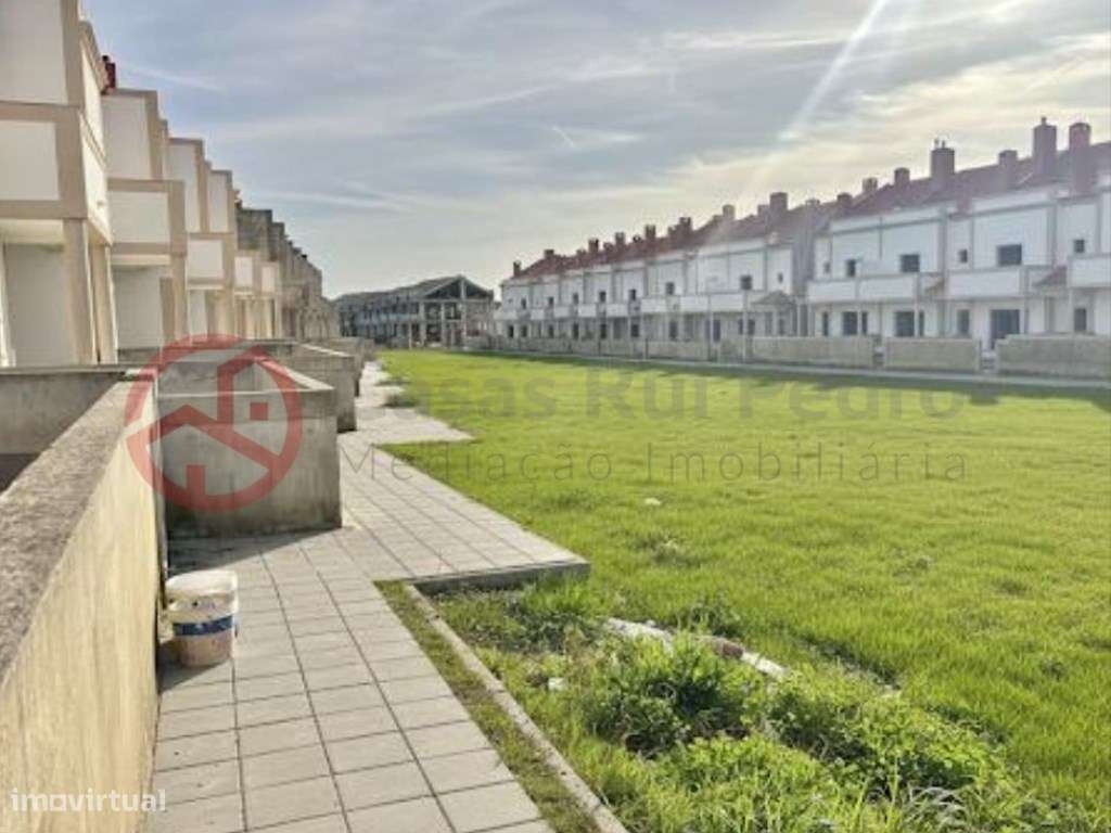 Moradia T3 de Excelência no Centro de Alcochete, com Garagem e Sótã... - Grande imagem: 2/33