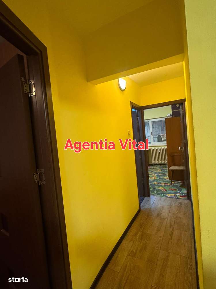 Apartament Sarari decomandat p/4 cu balcon - Imagine principală: 2/8
