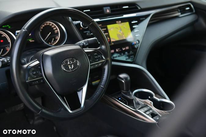 Toyota Camry - 25