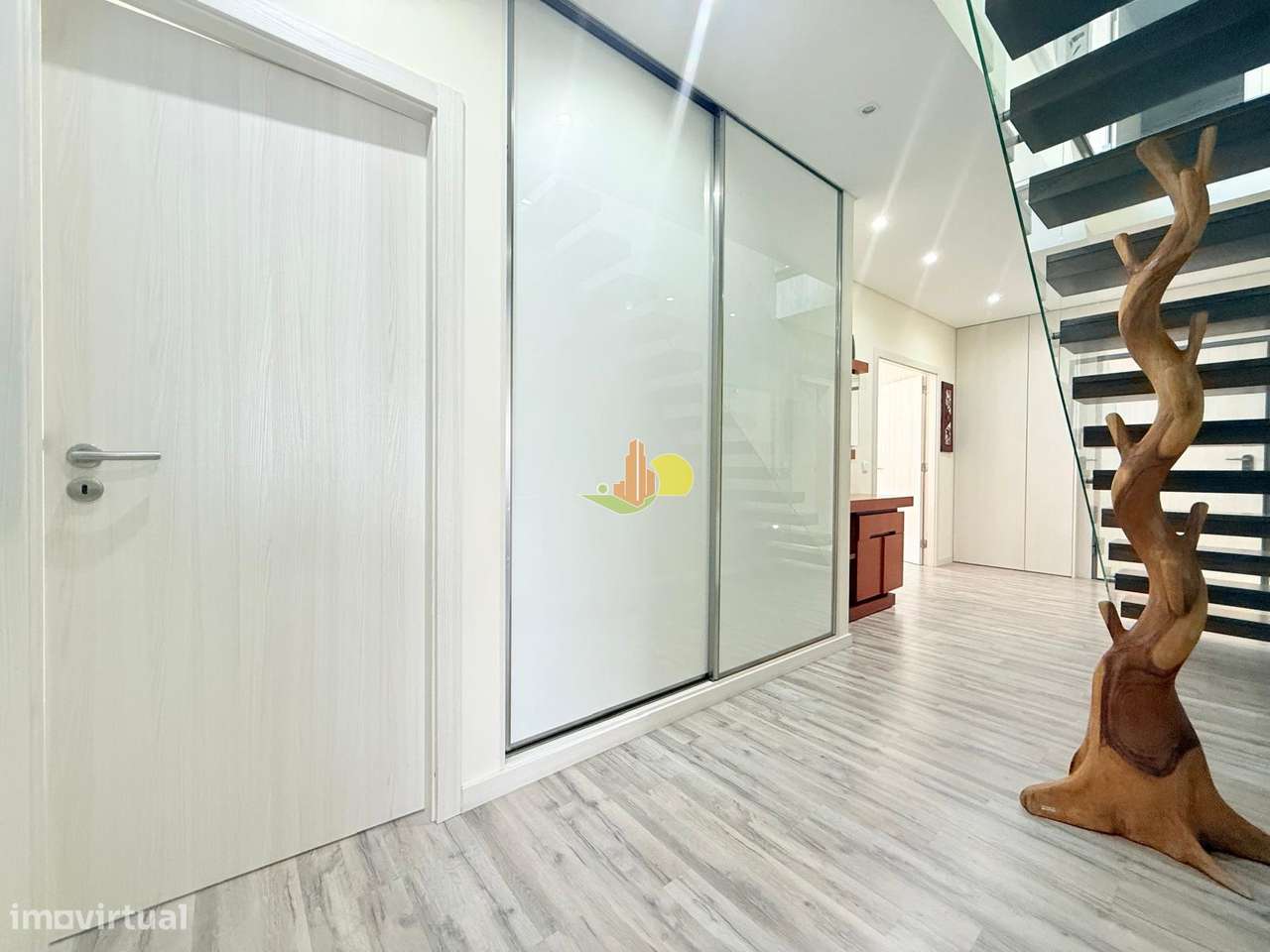 T4+1 Duplex com garagem dupla e terraço privativo-14