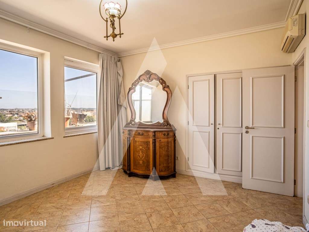 Apartamento T4 com Terraço de 90 m² no Centro de Aveiro-40