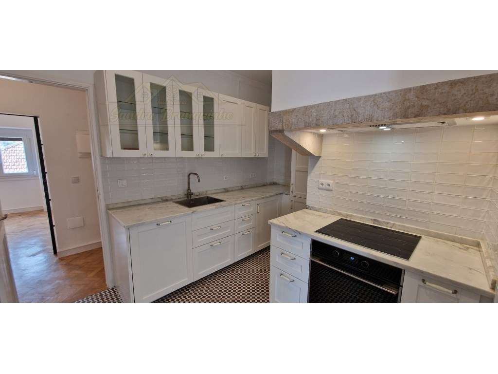 Apartamento T3+1 RENOVADO no centro-24