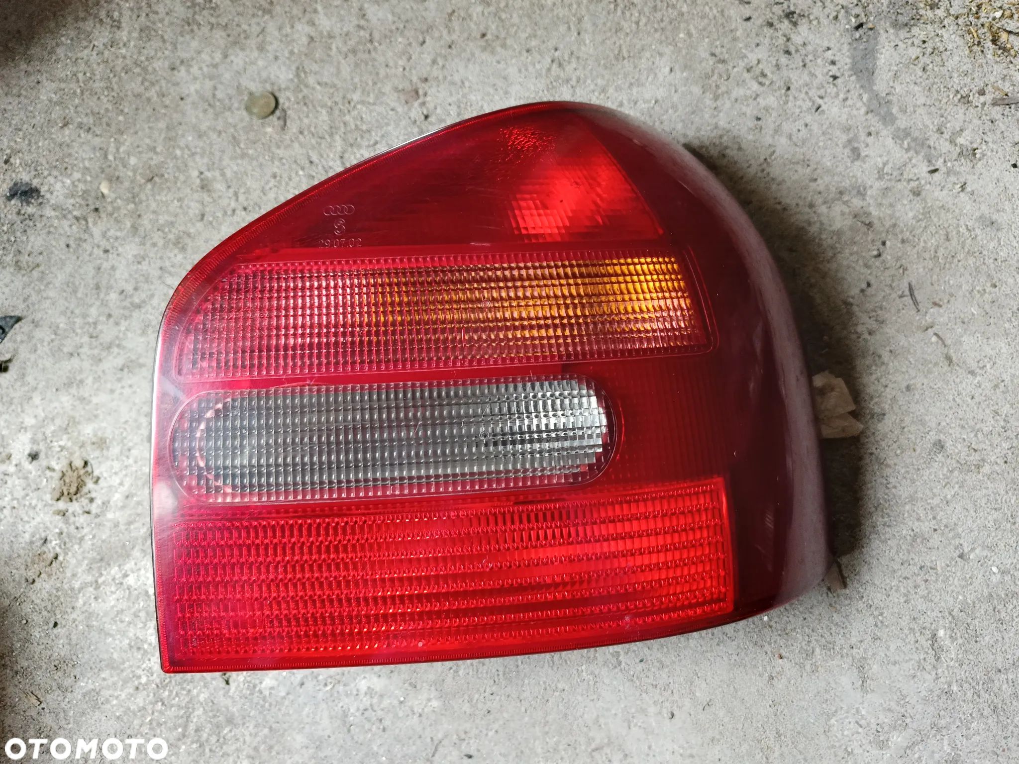 AUDI A3 8L  LAMPA PRAWA  TYŁ TYLNA - 1