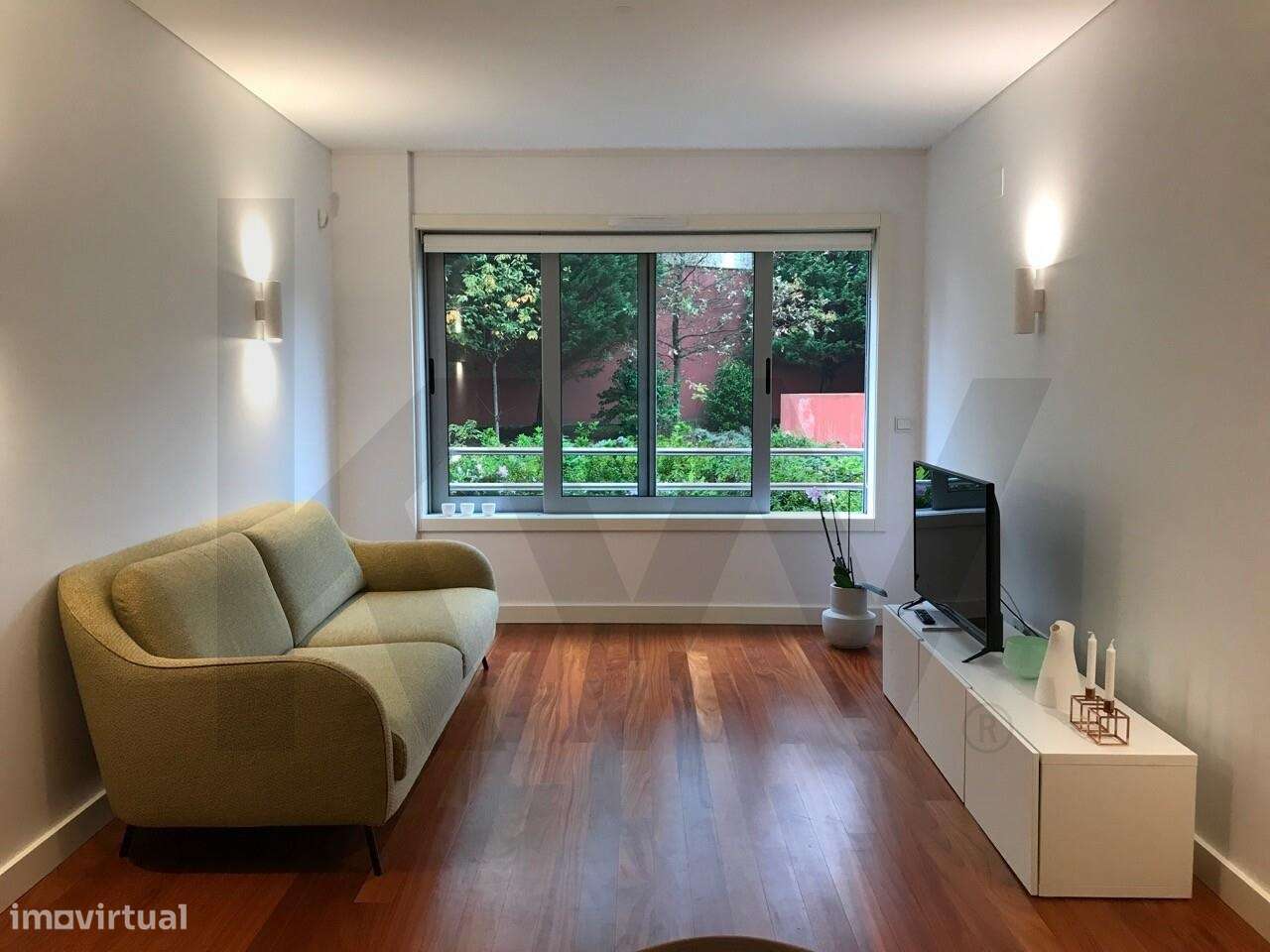 Apartamento T1 - Arrendamento em Cond. Fechado - Junto à Univ. Cató - Grande imagem: 2/35