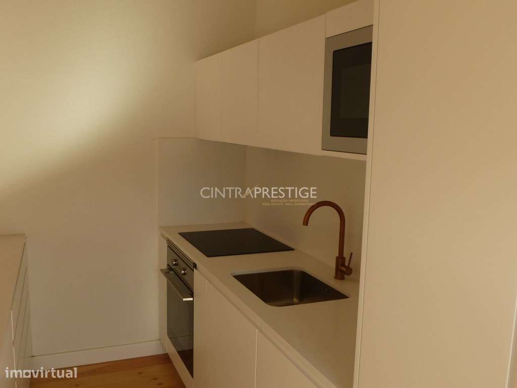 Moradia T2 totalmente recuperada em Almoçageme-11