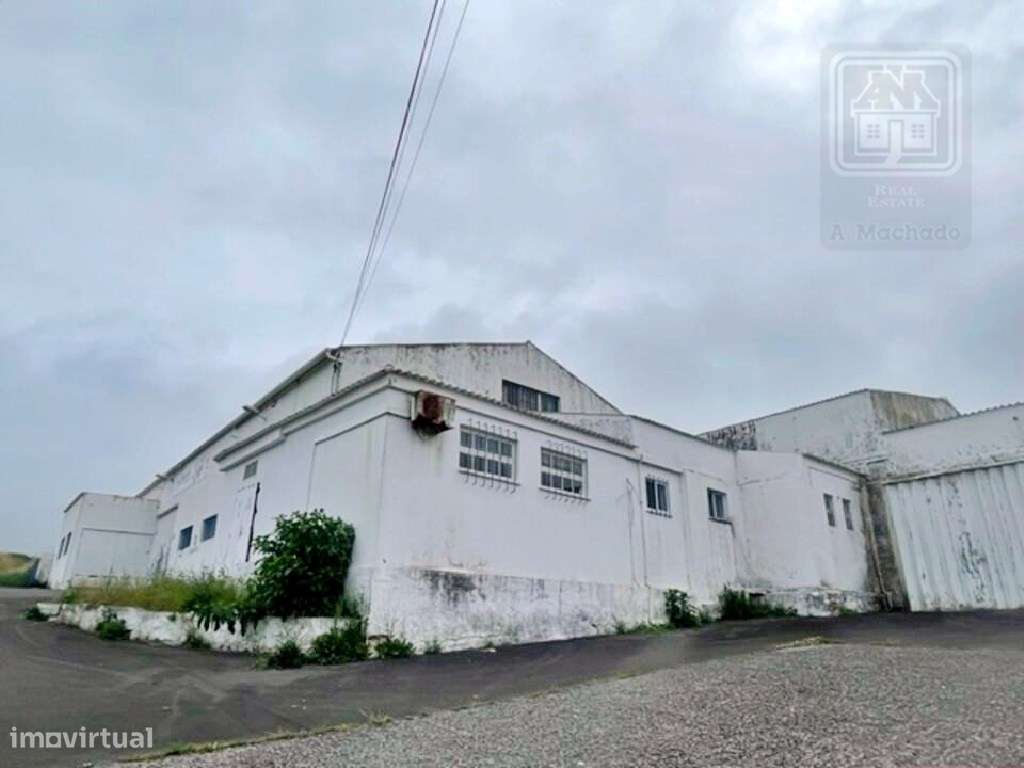 VENDA de PRÉDIO com 2 EDIFÍCIOS e 1 ARMAZÉM - Praia da Vitória, Ilh... - Grande imagem: 2/24