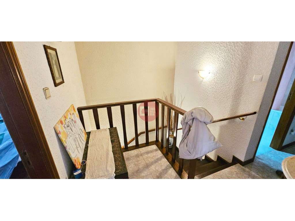 Moradia na Póvoa - Ampla, luminosa e com excelente potencial!-9