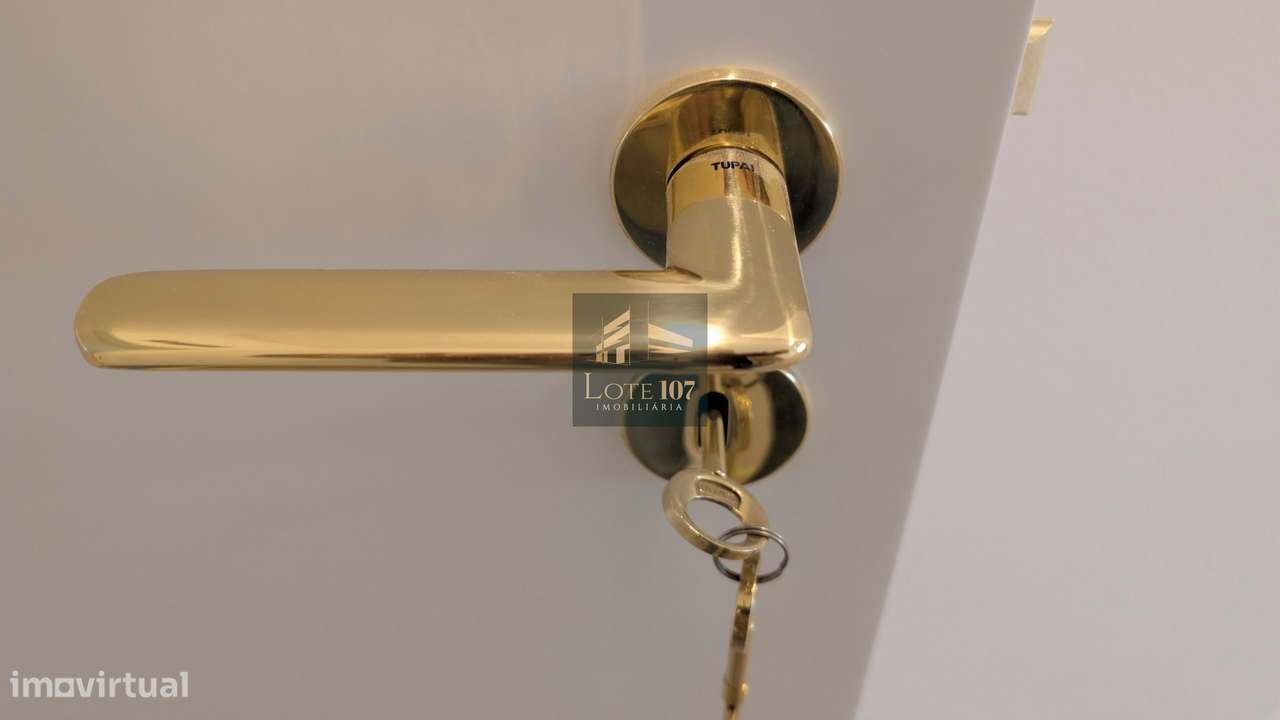 Apartamento T2 Novo em Val Flores-20