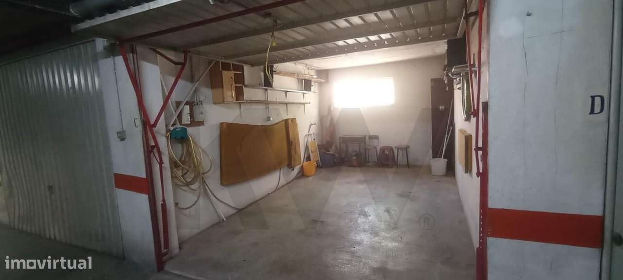 Oportunidade Única: Garagem Box com 16 m2 na Encosta do Sol-15