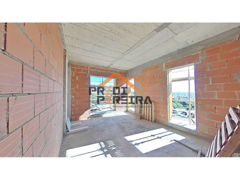 *NOVA CONSTRUÇÃO*
T3 situado em condomínio fechado, com varanda de...-26