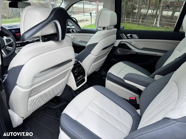 BMW X7 M60i xDrive AT MHEV - 19