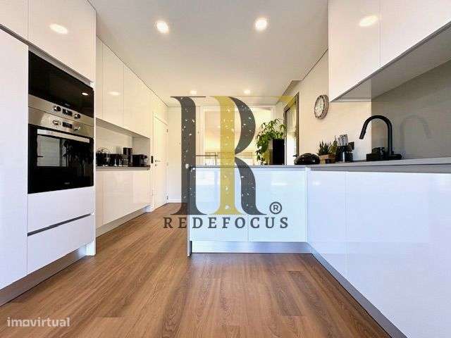 Moradia T4 de Luxo com Piscina e Jardim em Esmoriz-18