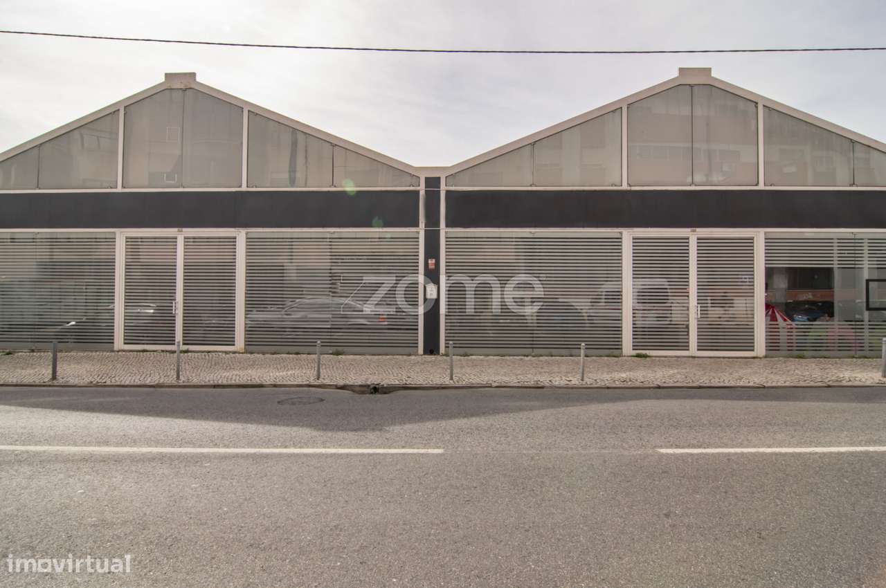 Armazém em artéria movimentada de Queluz, com ABC 796m2 - Grande imagem: 3/22