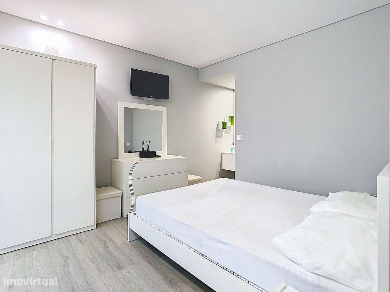 Moradia individual T3 com piscina em Fafe-13