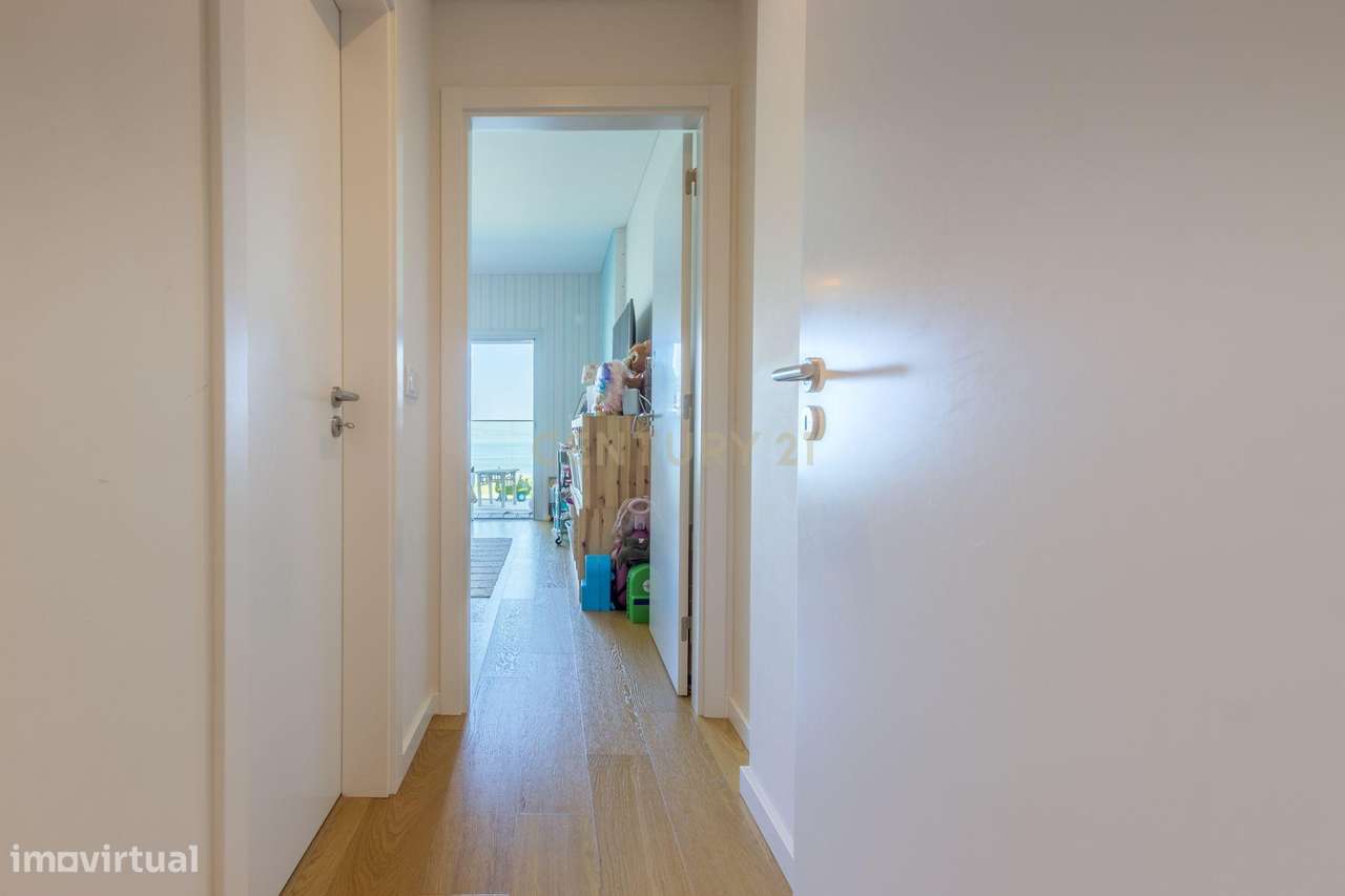 T4 em Condomínio Fechado com Vista Rio - Alcochete-37