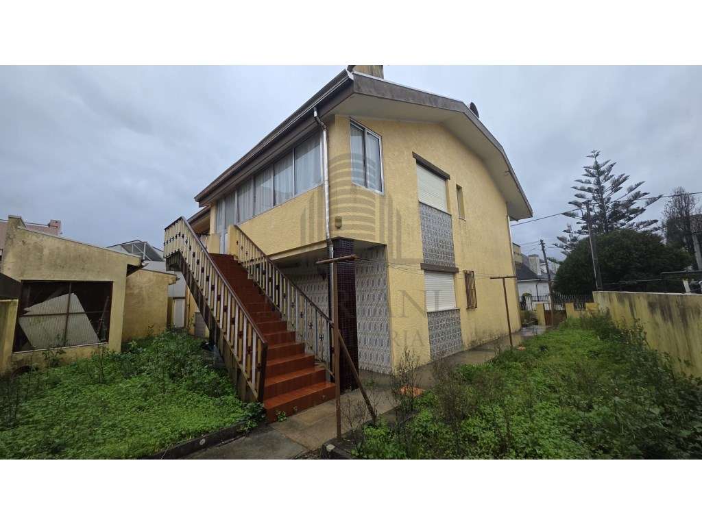 **Moradia de 4 frentes em Arcozelo - Oportunidade Única! ** - Grande imagem: 2/29