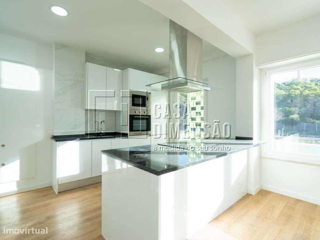 Apartamento de tipologia T3 com varanda, mobilado e equipado em Ben...-10