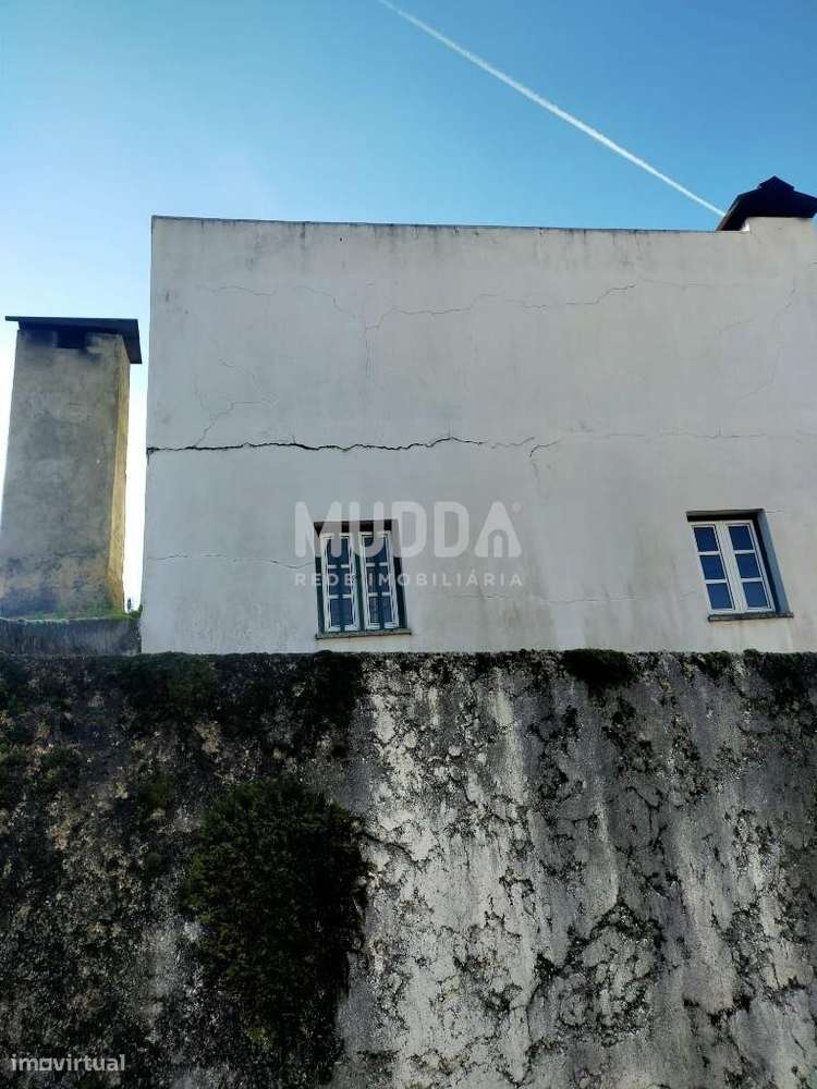 Duas moradias e uma garagem para venda em Gouveia-30
