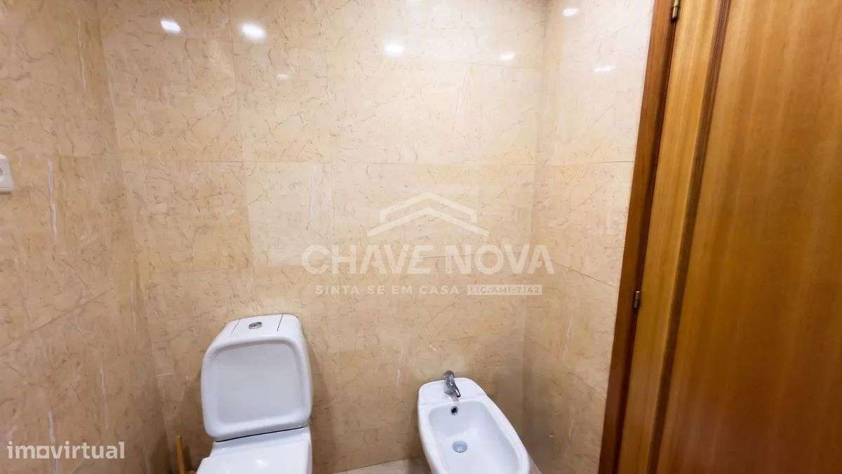 Apartamento T2 Mobilado c/ Lugar de Garagem em Oliveira do Douro-27